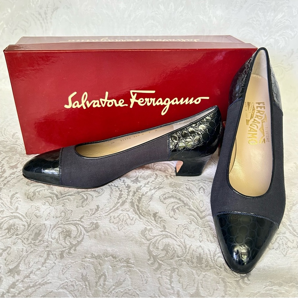 Vintage Salvatore Ferragamo Navy Heels w/ Croc-Embossed Leather Detail Size 7B